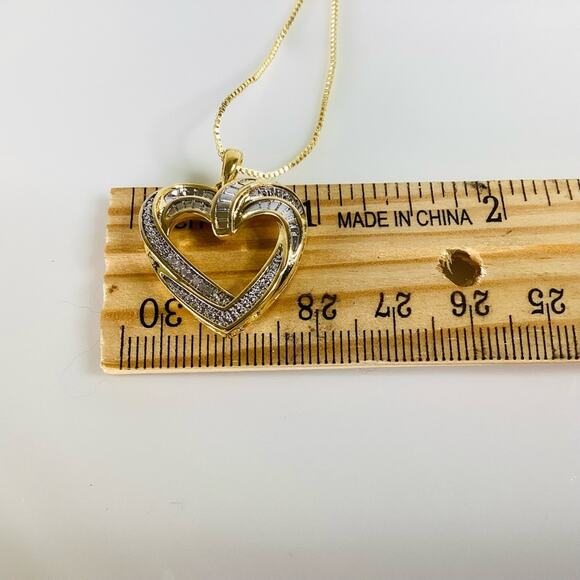 Unique Designs Heart Necklace - Picture 5 of 8